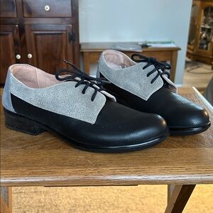 Naot Black and Gray Women’s oxford